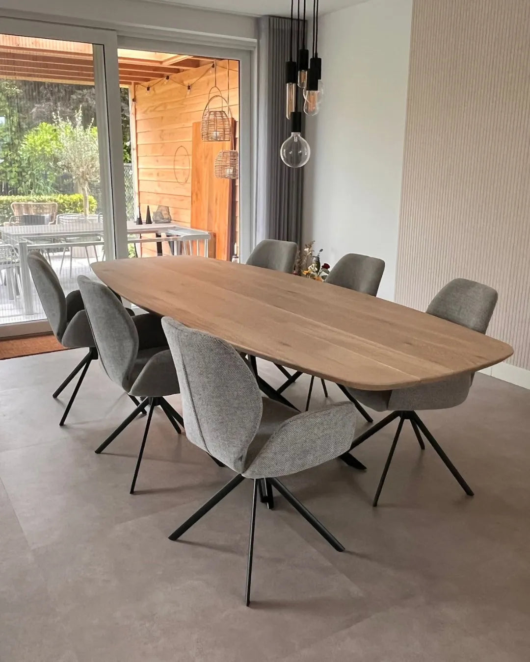 Deens ovale eiken eettafel bij een klant