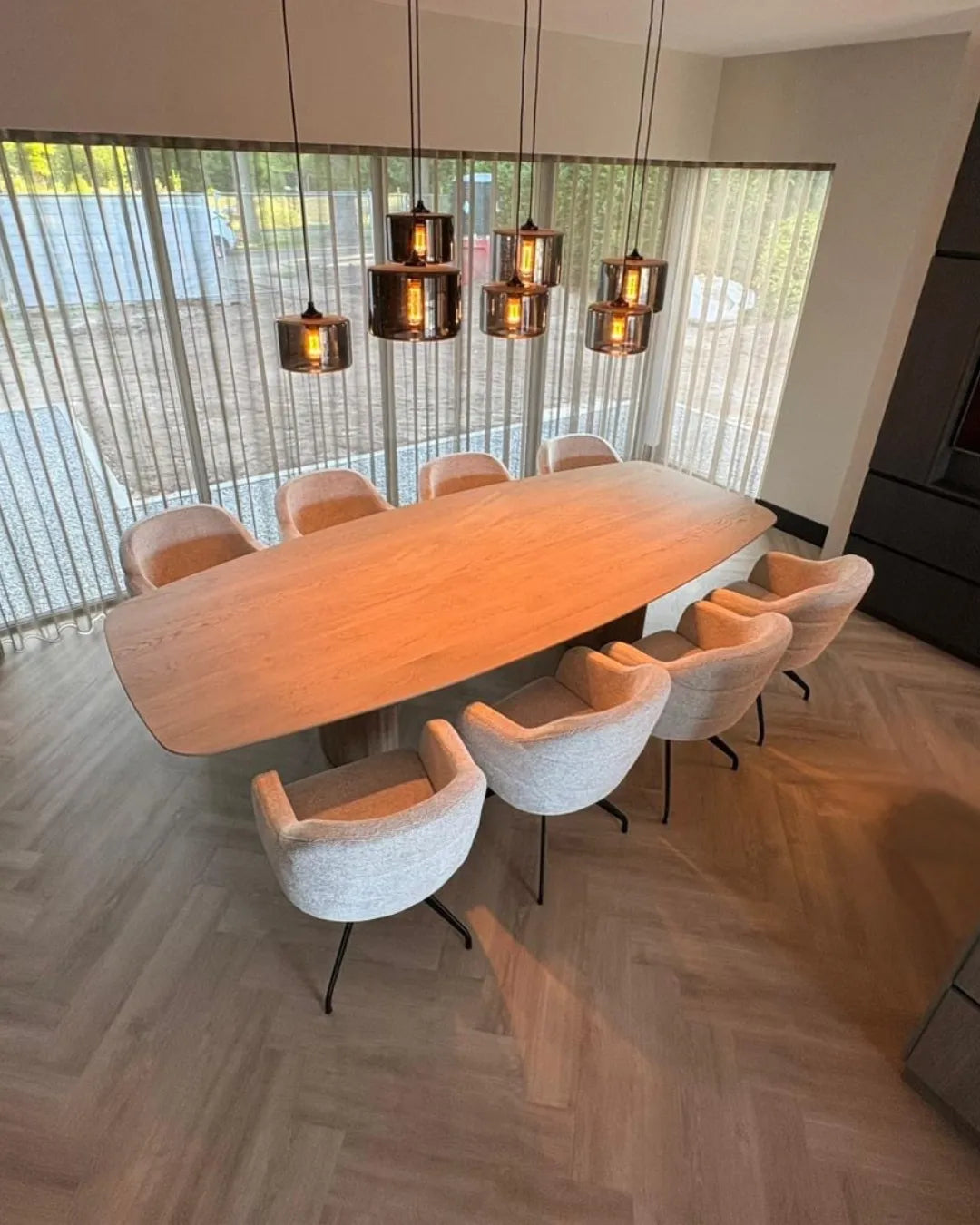 Deens ovale maatwerk eettafel bij een klant thuis