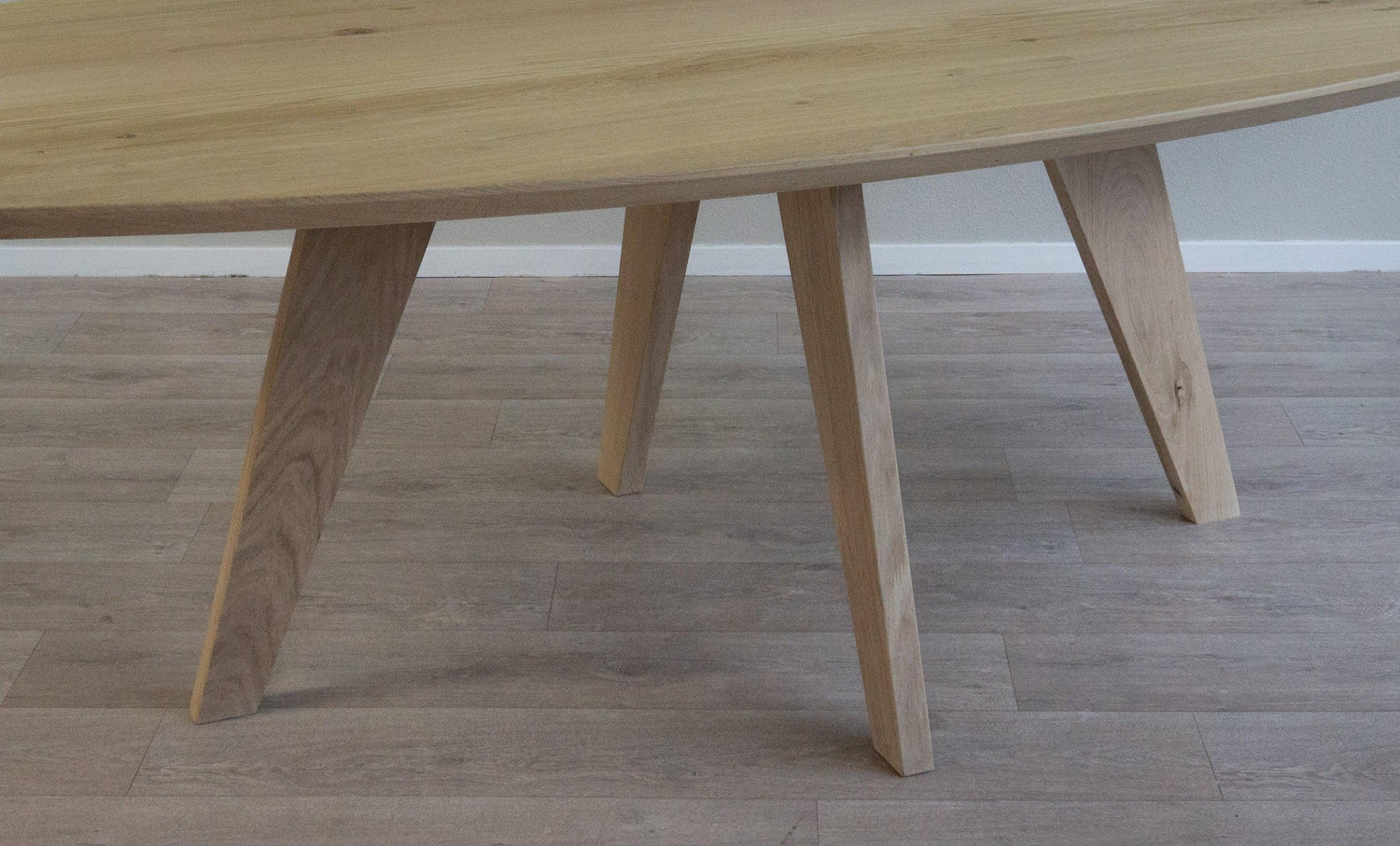Close up van Scandinavische eettafel
