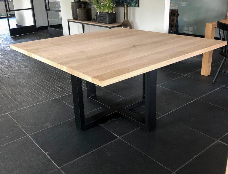 Vierkante eettafel op maat