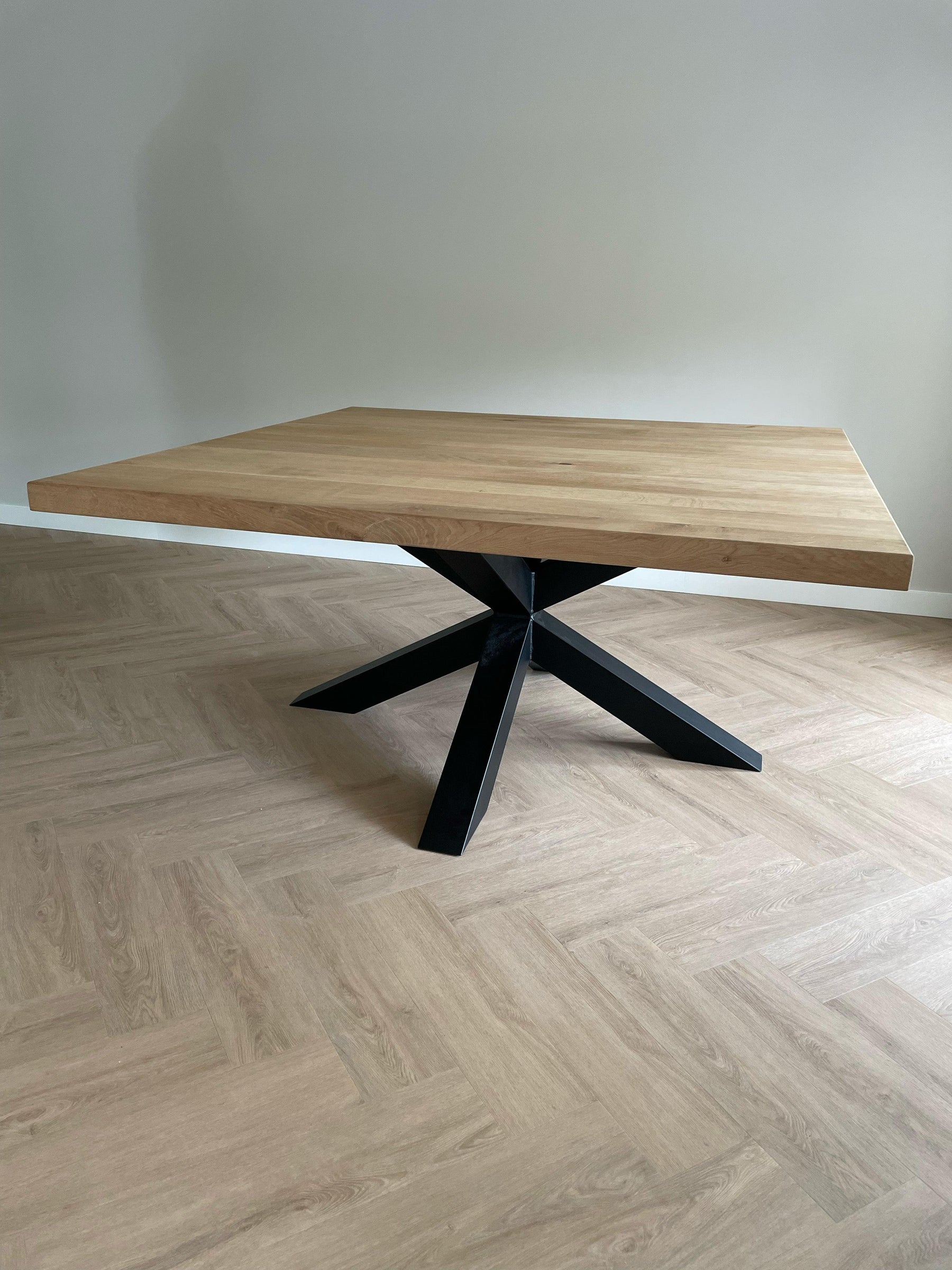 Vierkante eettafel op maat