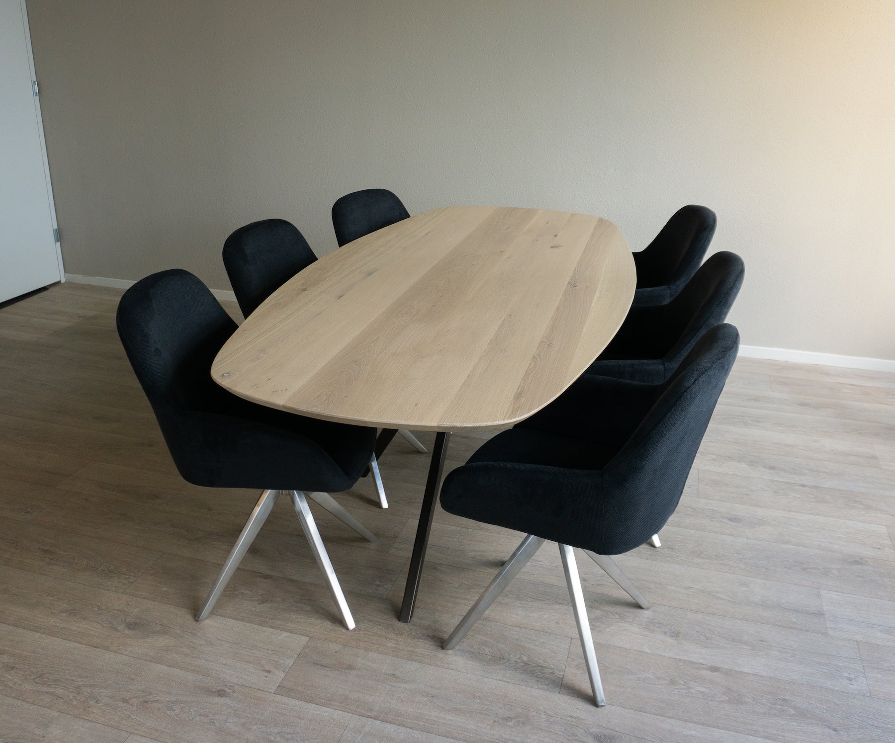 Deens ovale eettafel van massief eiken