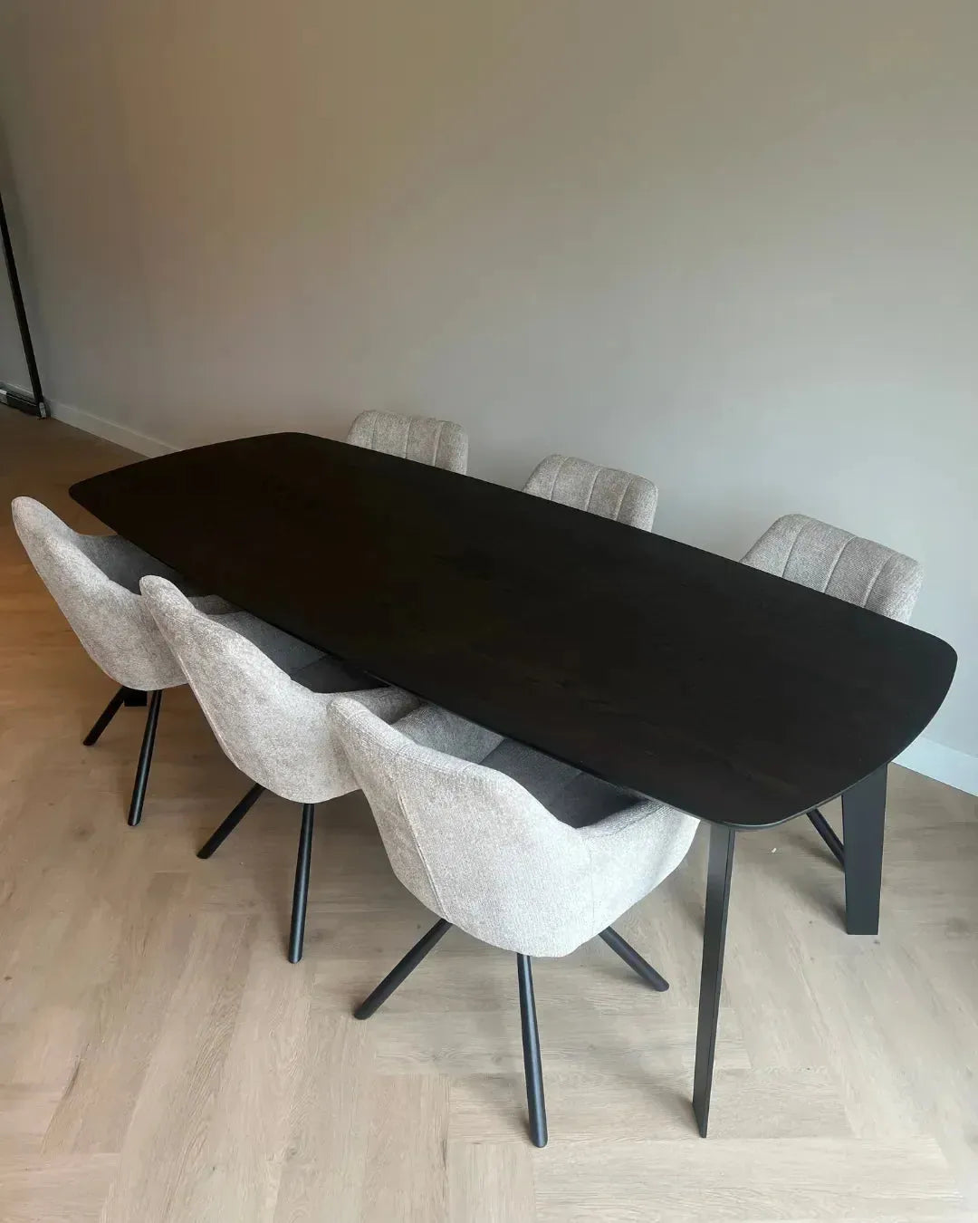 Zwarte Deens ovale eettafel op maat