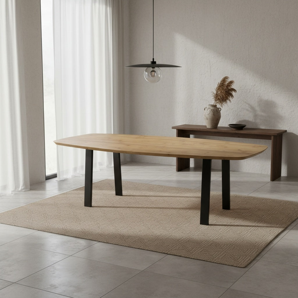 Deens ovale eettafel met stalen trapezium poten