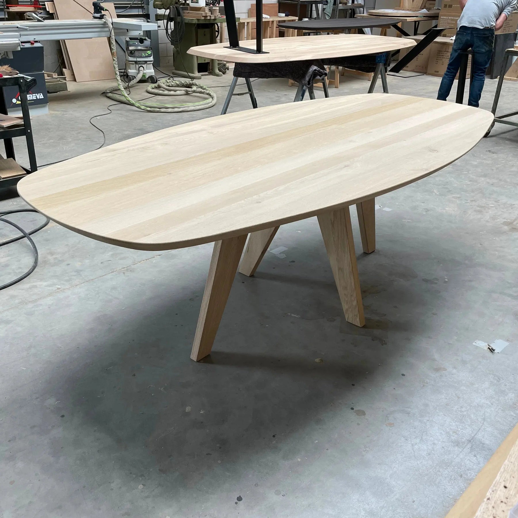 Deens ovale eettafel met Scandinavische poten - Nijhuis meubels