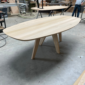 Deens ovale eettafel met Scandinavische poten