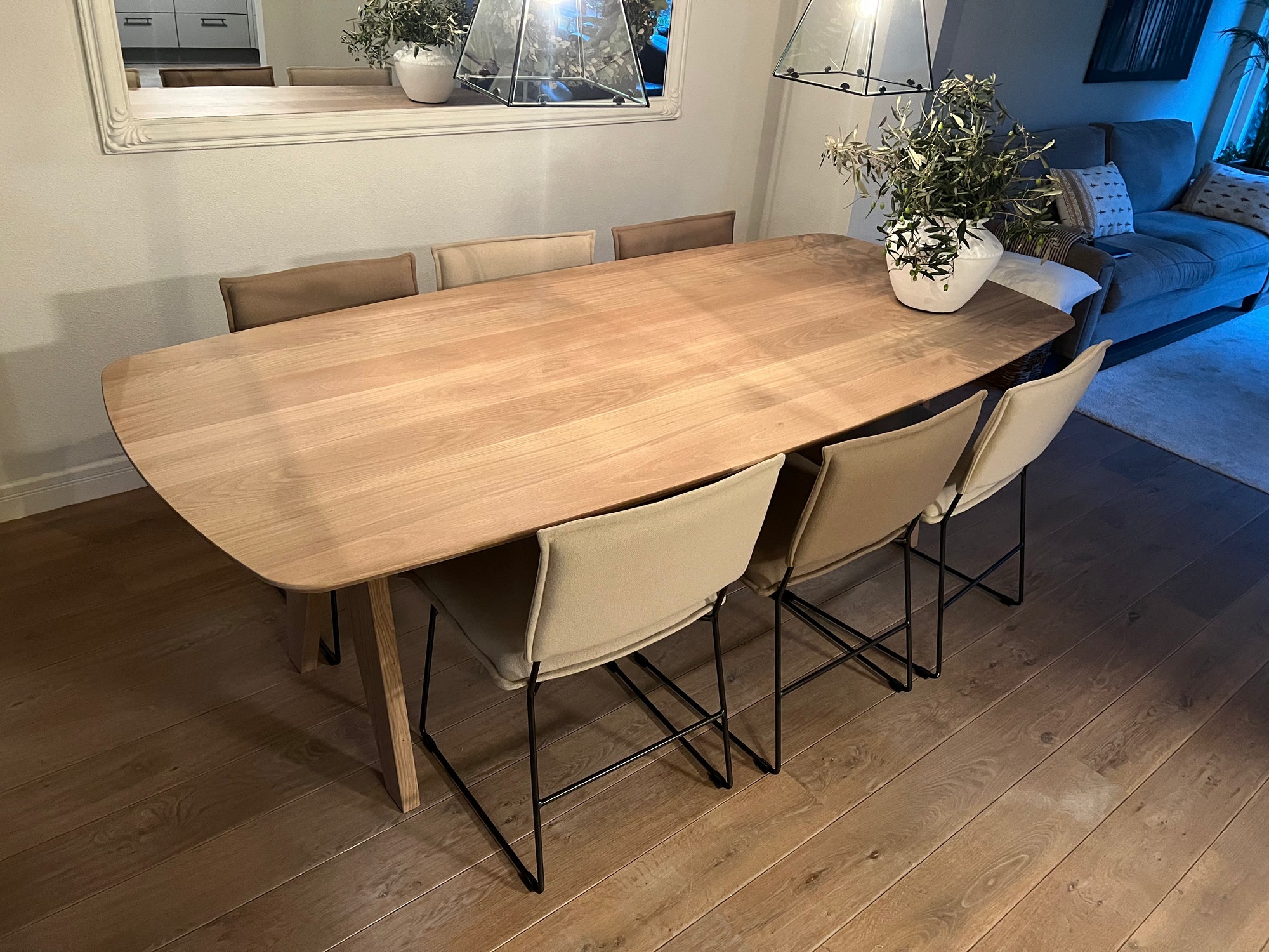 Deens ovale eettafel bij klant thuis