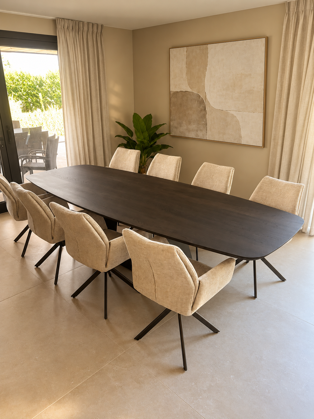 Tafels in de showroom van Nijhuis Meubels