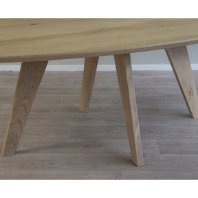 Ovale eettafel met Scandinavische eiken poten