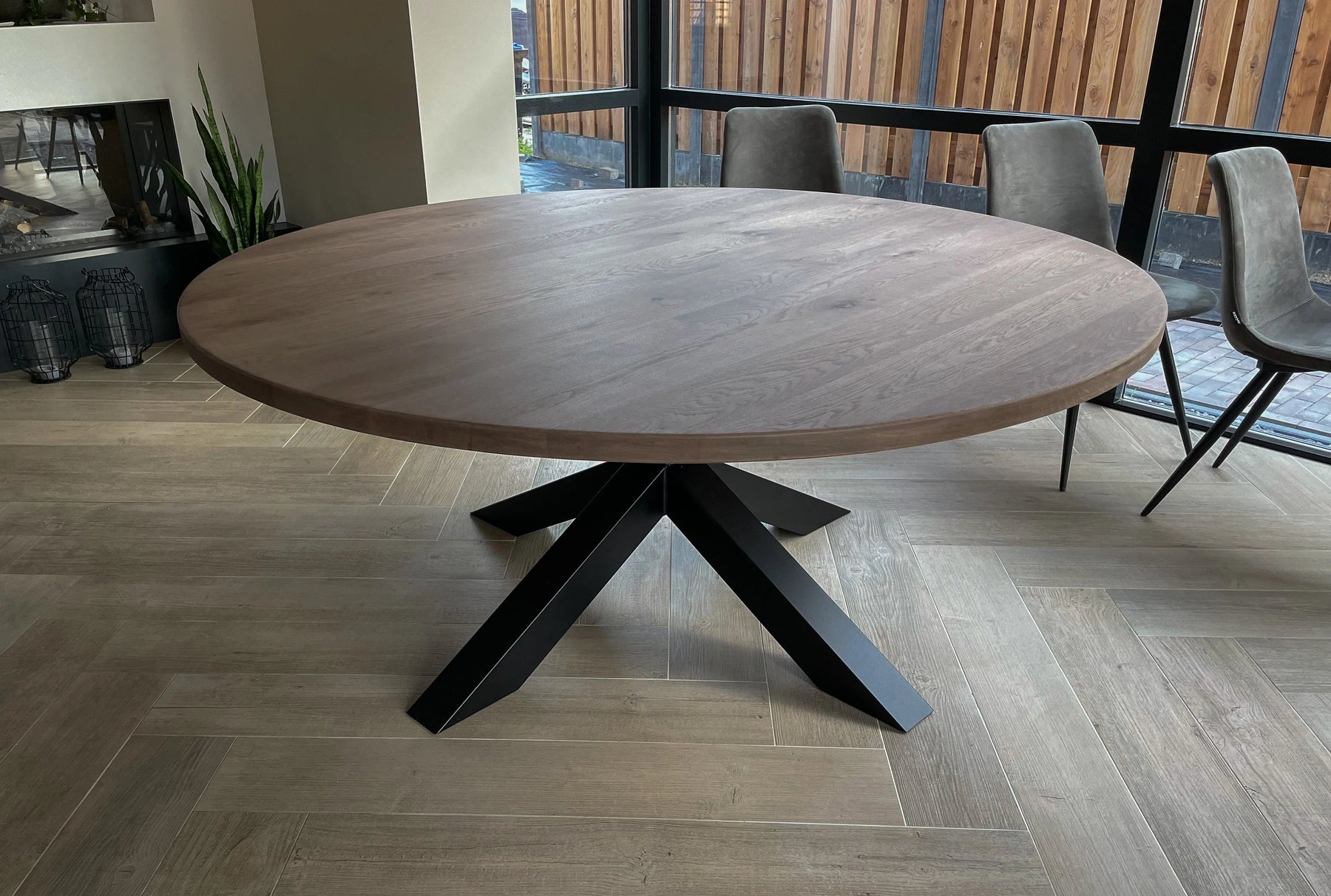 Ronde eettafel eiken met stalen spinpoot