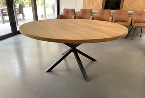 Ronde eettafel eiken met stalen spinpoot slim