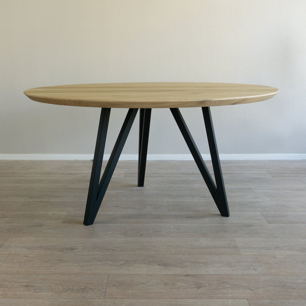 Ronde eettafel met vlinderpoot