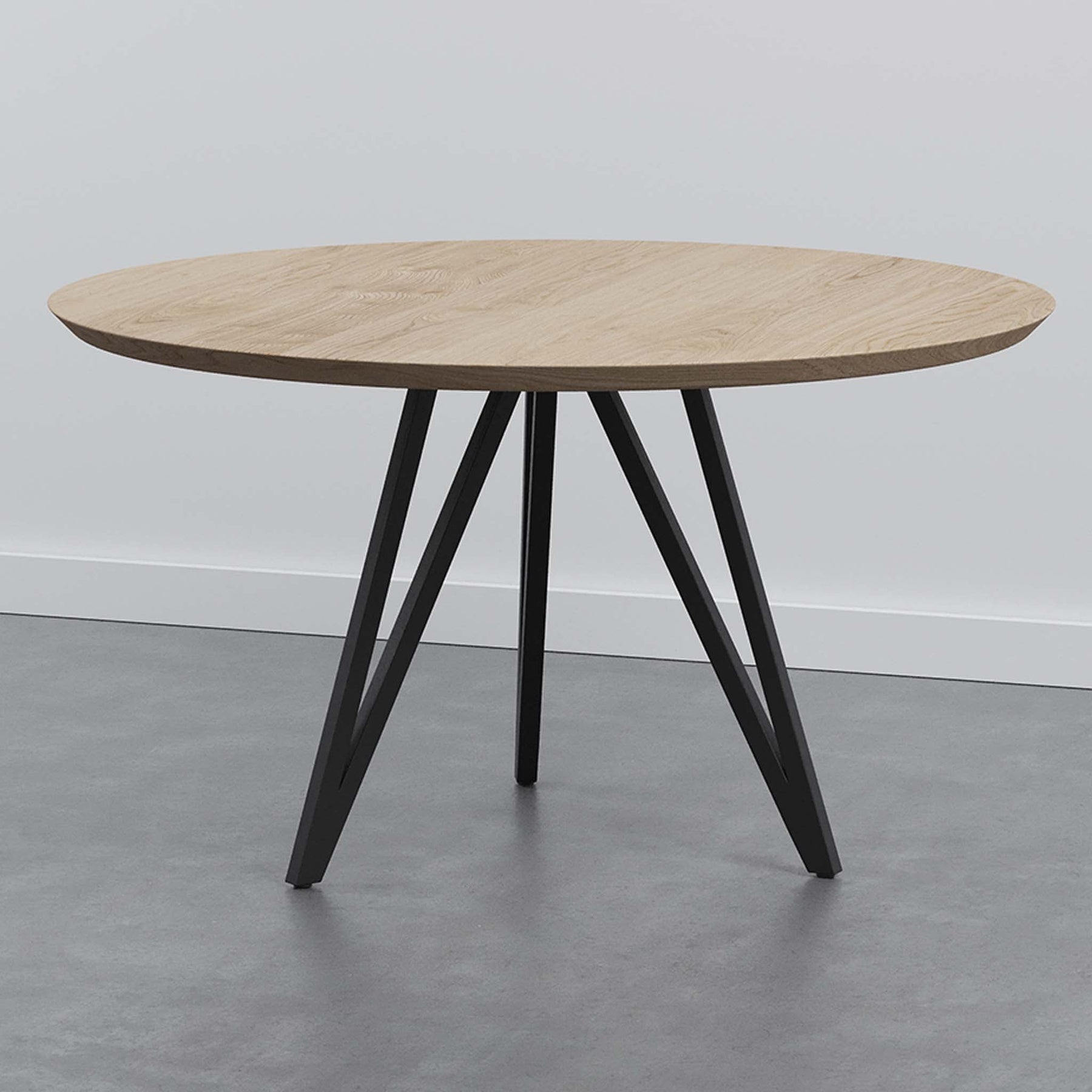 Ronde eettafel met vlinderpoot